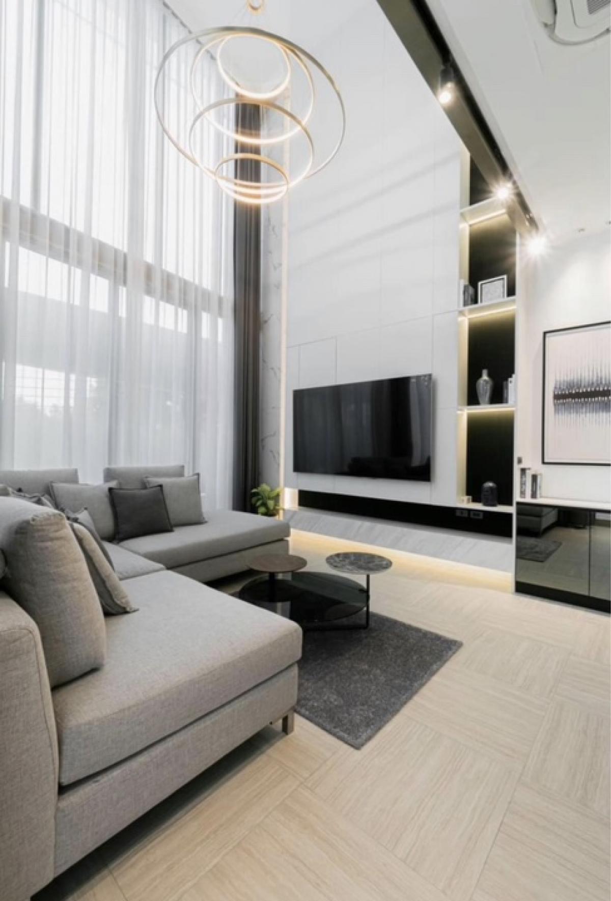 ขายทาวน์โฮมลาดพร้าว เซ็นทรัลลาดพร้าว : ขาย Townhome  LUXE 35  ขนาด 400 Sq.m 3 bed 4 bath เพียง 20.9 MB ติดต่อ 082-885-6256
