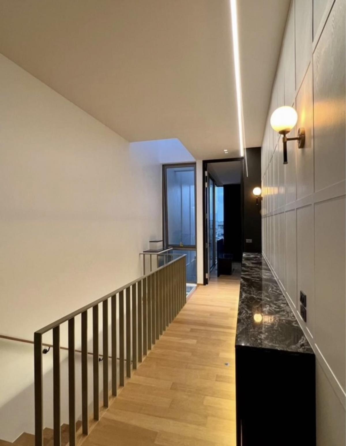 ขายทาวน์โฮมลาดพร้าว เซ็นทรัลลาดพร้าว : ขาย Townhome  LUXE 35  ขนาด 400 Sq.m 3 bed 4 bath เพียง 20.9 MB ติดต่อ 086-795-9997