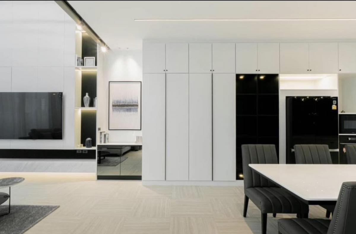 ขายทาวน์โฮมลาดพร้าว เซ็นทรัลลาดพร้าว : ขาย Townhome  LUXE 35  ขนาด 400 Sq.m 3 bed 4 bath เพียง 20.9 MB ติดต่อ 086-795-9997