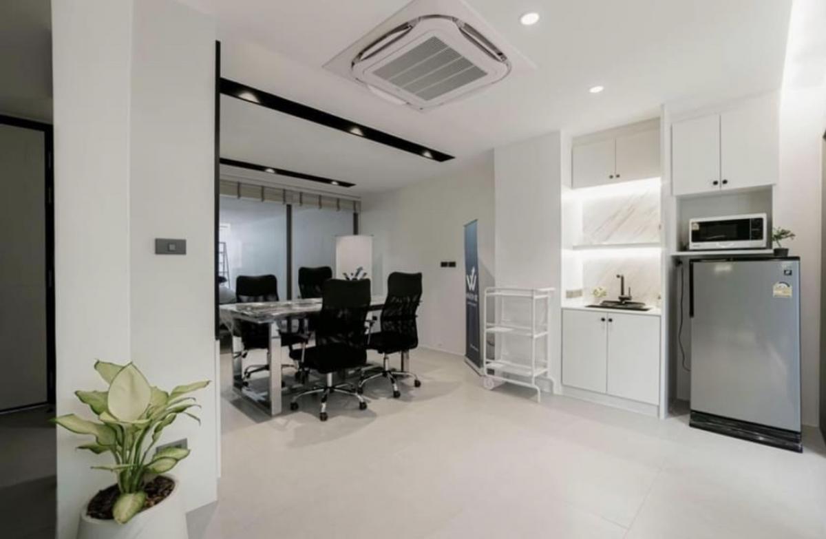 ขายทาวน์โฮมลาดพร้าว เซ็นทรัลลาดพร้าว : ขาย Townhome  LUXE 35  ขนาด 400 Sq.m 3 bed 4 bath เพียง 20.9 MB ติดต่อ 086-795-9997