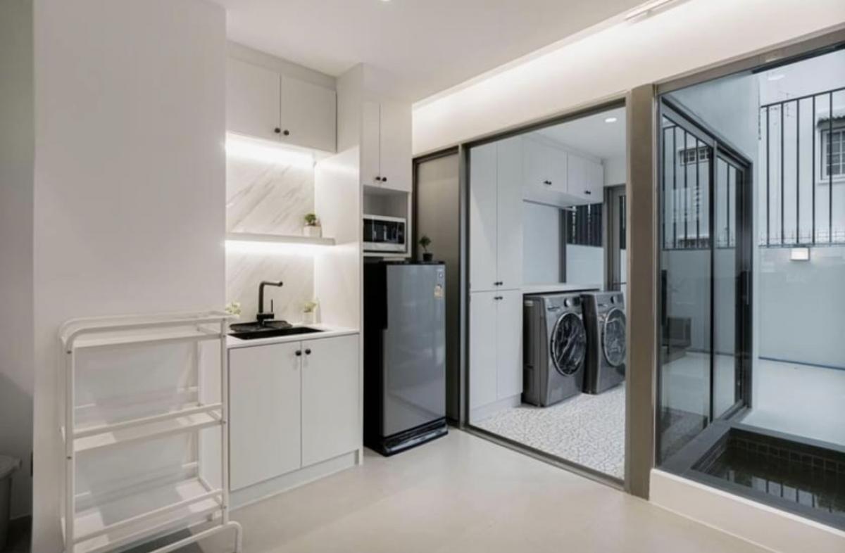 ขายทาวน์โฮมลาดพร้าว เซ็นทรัลลาดพร้าว : ขาย Townhome  LUXE 35  ขนาด 400 Sq.m 3 bed 4 bath เพียง 20.9 MB ติดต่อ 086-795-9997