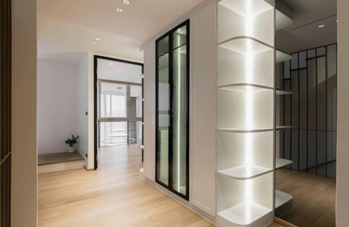 ขายทาวน์โฮมลาดพร้าว เซ็นทรัลลาดพร้าว : ขาย Townhome  LUXE 35  ขนาด 400 Sq.m 3 bed 4 bath เพียง 20.9 MB ติดต่อ 086-795-9997