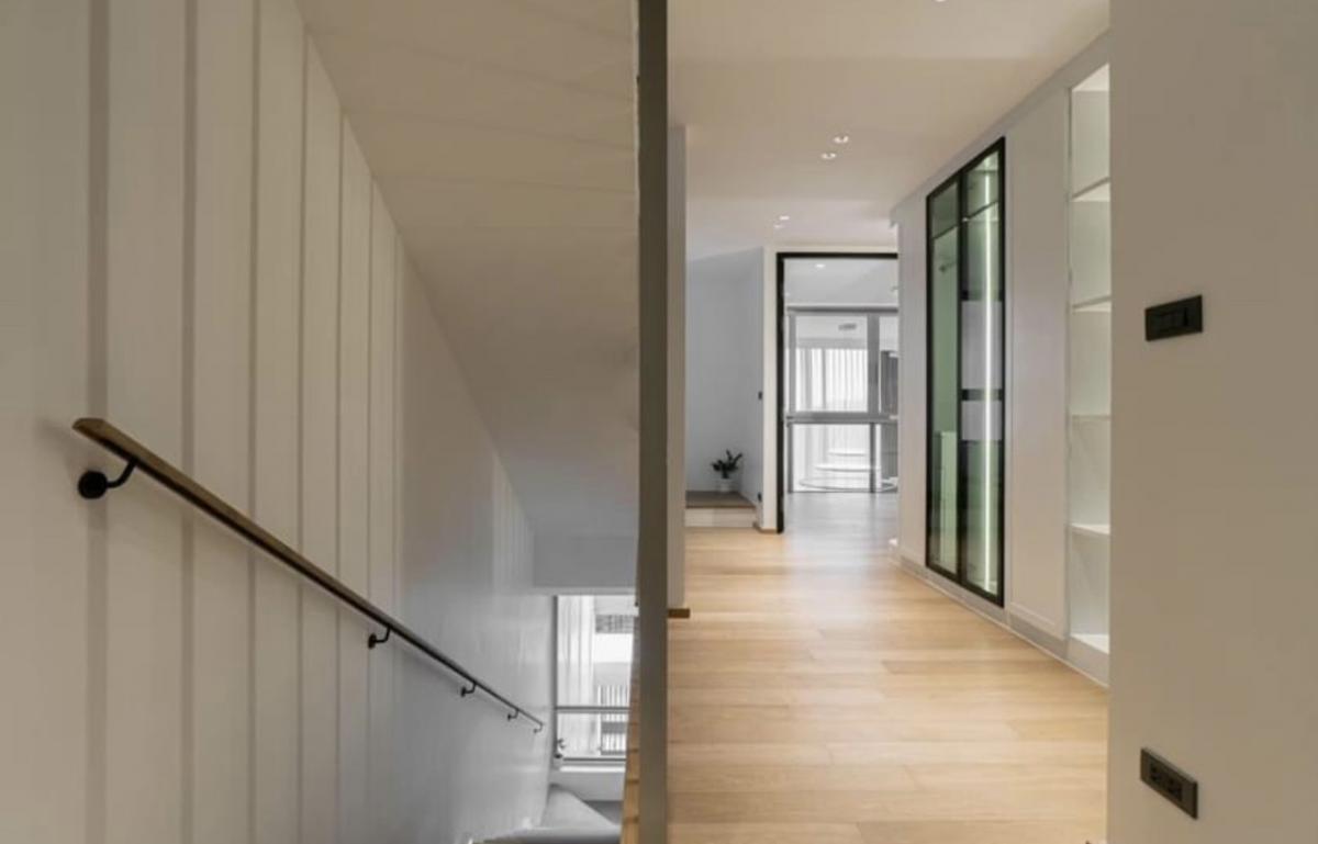 ขายทาวน์โฮมลาดพร้าว เซ็นทรัลลาดพร้าว : ขาย Townhome  LUXE 35  ขนาด 400 Sq.m 3 bed 4 bath เพียง 20.9 MB ติดต่อ 086-795-9997