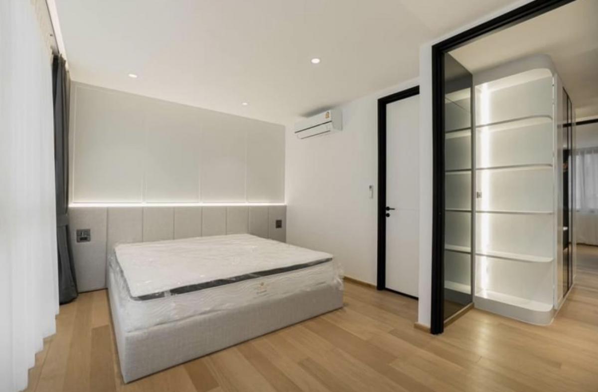 ขายทาวน์โฮมลาดพร้าว เซ็นทรัลลาดพร้าว : ขาย Townhome  LUXE 35  ขนาด 400 Sq.m 3 bed 4 bath เพียง 20.9 MB ติดต่อ 086-795-9997