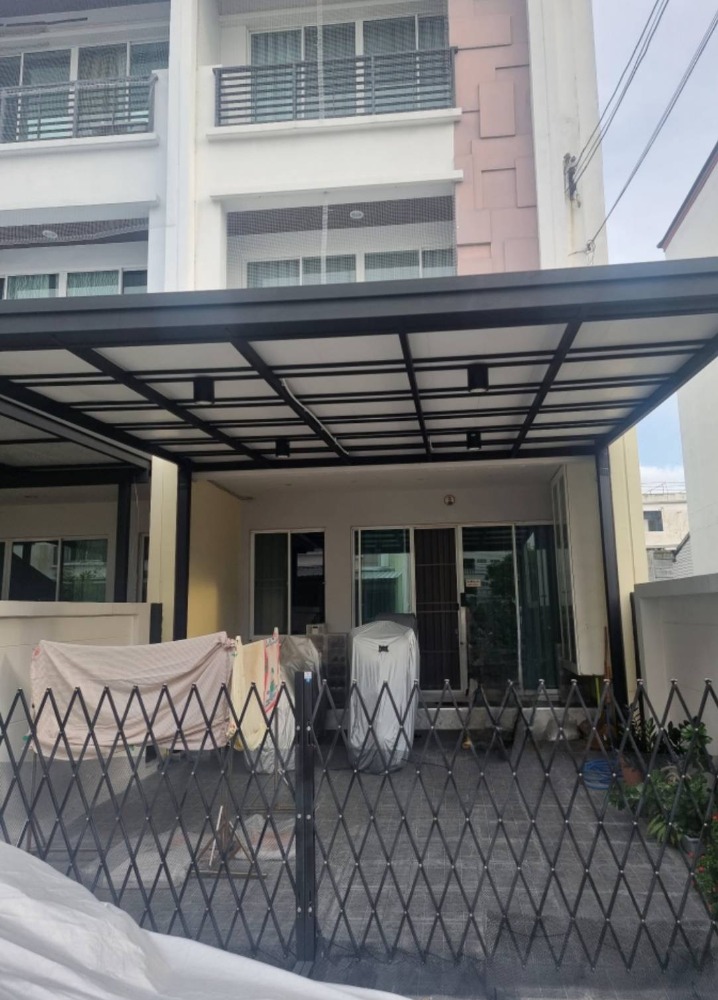 For SaleTownhomeLadprao101, Happy Land, The Mall Bang Kapi : Townhome Baan Klang Muang Ladprao 101 / 3 Bedrooms (FOR SALE) TPM164