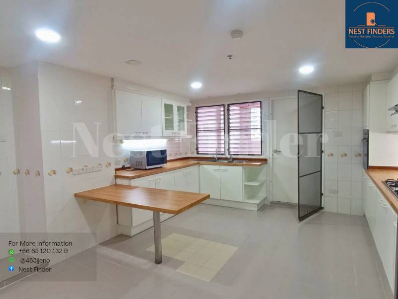 For RentCondoSukhumvit, Asoke, Thonglor : 3-Bedroom Plus Pet Friendly Apartment for Rent at Sukhumvit 49
