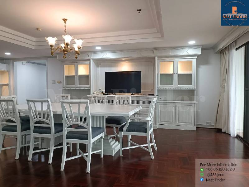 For RentCondoSukhumvit, Asoke, Thonglor : 3-Bedroom Plus Pet Friendly Apartment for Rent at Sukhumvit 49