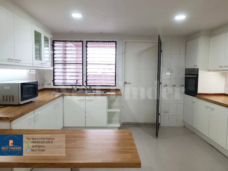 For RentCondoSukhumvit, Asoke, Thonglor : 3-Bedroom Plus Pet Friendly Apartment for Rent at Sukhumvit 49