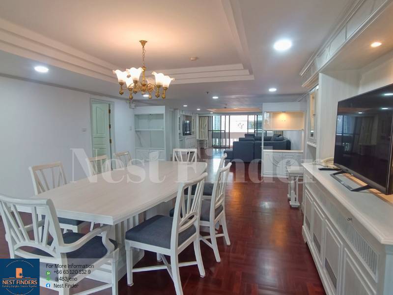 For RentCondoSukhumvit, Asoke, Thonglor : 3-Bedroom Plus Pet Friendly Apartment for Rent at Sukhumvit 49