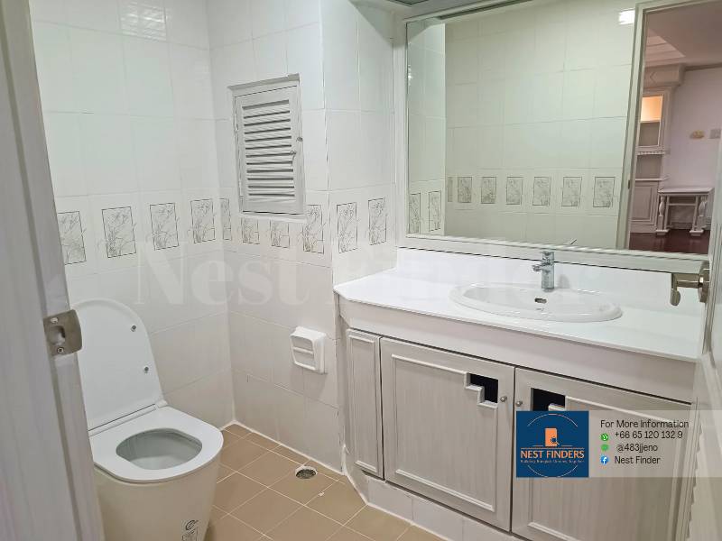 For RentCondoSukhumvit, Asoke, Thonglor : 3-Bedroom Plus Pet Friendly Apartment for Rent at Sukhumvit 49