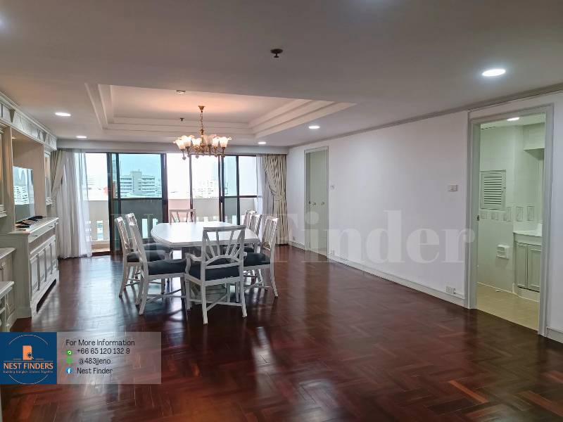 For RentCondoSukhumvit, Asoke, Thonglor : 3-Bedroom Plus Pet Friendly Apartment for Rent at Sukhumvit 49