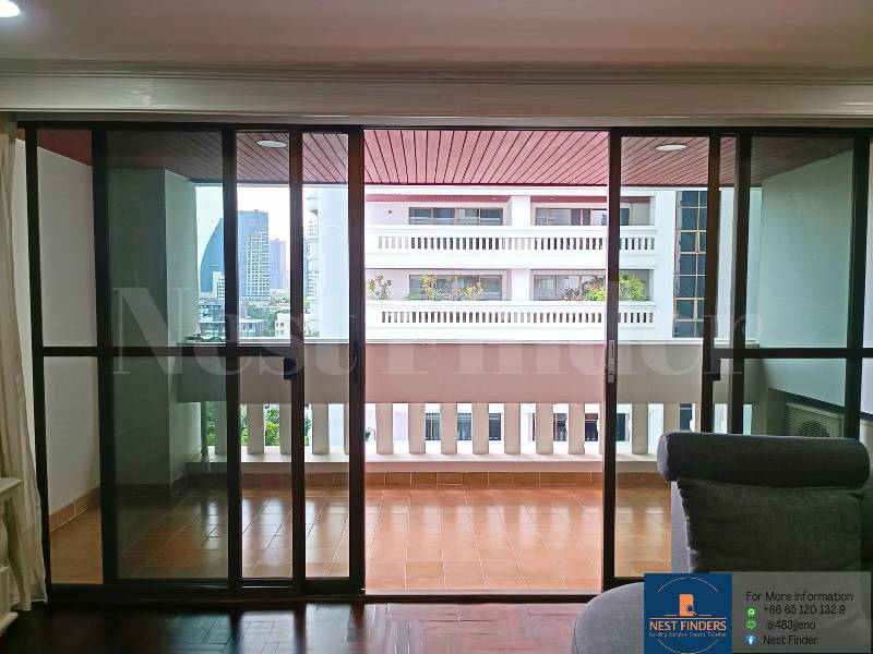 For RentCondoSukhumvit, Asoke, Thonglor : 3-Bedroom Plus Pet Friendly Apartment for Rent at Sukhumvit 49