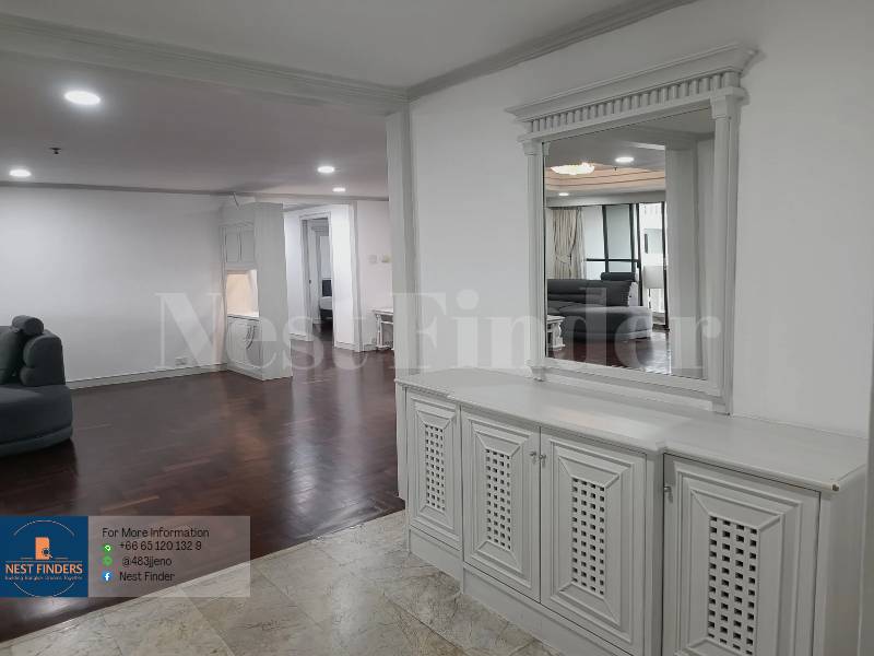 For RentCondoSukhumvit, Asoke, Thonglor : 3-Bedroom Plus Pet Friendly Apartment for Rent at Sukhumvit 49