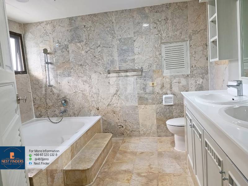 For RentCondoSukhumvit, Asoke, Thonglor : 3-Bedroom Plus Pet Friendly Apartment for Rent at Sukhumvit 49