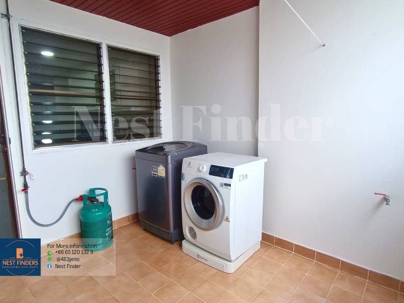 For RentCondoSukhumvit, Asoke, Thonglor : 3-Bedroom Plus Pet Friendly Apartment for Rent at Sukhumvit 49