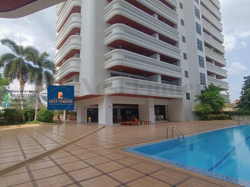 For RentCondoSukhumvit, Asoke, Thonglor : 3-Bedroom Plus Pet Friendly Apartment for Rent at Sukhumvit 49