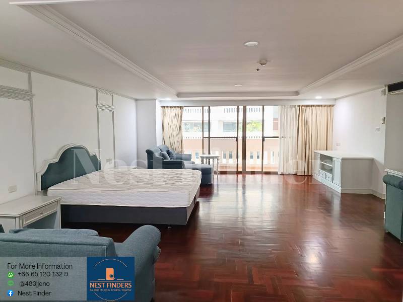 For RentCondoSukhumvit, Asoke, Thonglor : 3-Bedroom Plus Pet Friendly Apartment for Rent at Sukhumvit 49