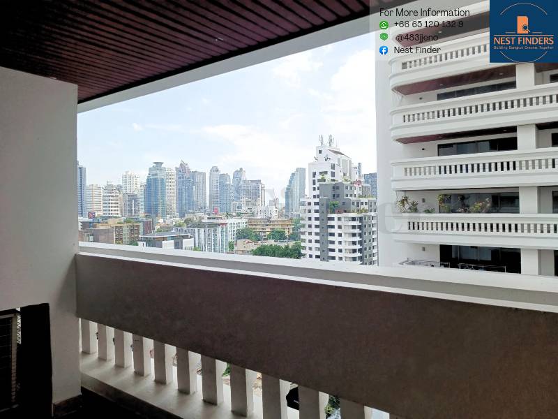 For RentCondoSukhumvit, Asoke, Thonglor : 3-Bedroom Plus Pet Friendly Apartment for Rent at Sukhumvit 49