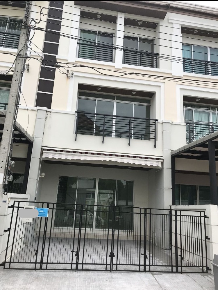 ขายทาวน์โฮมท่าพระ ตลาดพลู วุฒากาศ : Baan Klang Muang Sathorn - Taksin 1 บ้านกลางเมือง สาทร - ตากสิน 1 หน้าบ้านไม่ตรงกับใคร