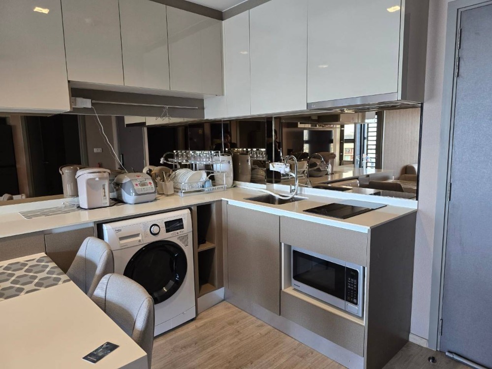 For SaleCondoWongwianyai, Charoennakor : For sale: Ideo Sathorn-Wongwian Yai, the largest room type in the project -7-11: 100 m., Charoen Rat Market: 600 m., Wongwian Yai Platform: 1 km., The Lighthouse: 1.5 km., ICONsiam: 1.8 km., Vue: 2 km., SENA fest: 3.2 km., Robinson Bangrak, The Mall