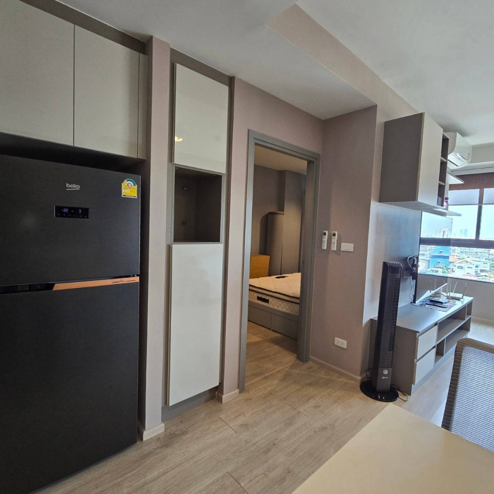 For SaleCondoWongwianyai, Charoennakor : For sale: Ideo Sathorn-Wongwian Yai, the largest room type in the project -7-11: 100 m., Charoen Rat Market: 600 m., Wongwian Yai Platform: 1 km., The Lighthouse: 1.5 km., ICONsiam: 1.8 km., Vue: 2 km., SENA fest: 3.2 km., Robinson Bangrak, The Mall