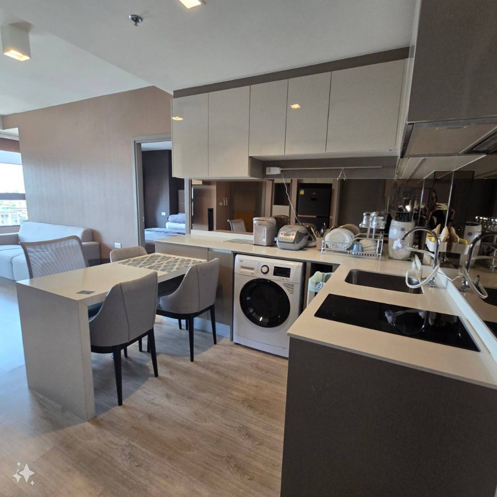 For SaleCondoWongwianyai, Charoennakor : For sale: Ideo Sathorn-Wongwian Yai, the largest room type in the project -7-11: 100 m., Charoen Rat Market: 600 m., Wongwian Yai Platform: 1 km., The Lighthouse: 1.5 km., ICONsiam: 1.8 km., Vue: 2 km., SENA fest: 3.2 km., Robinson Bangrak, The Mall