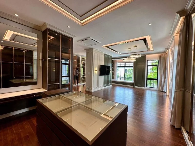 ขายบ้านปิ่นเกล้า จรัญสนิทวงศ์ : ขาย The Palazzo ปิ่นเกล้า คฤหาสน์ 2ชั้น ติดถนนบรมราชชนนี  4 ห้องนอน 179.1 ตรว. 4ที่จอดรถในร่ม