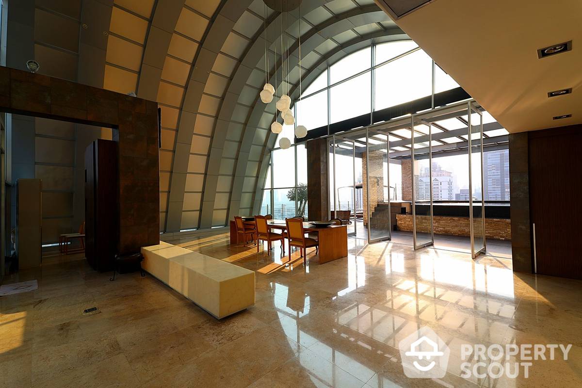 For SaleCondoSukhumvit, Asoke, Thonglor : 4-BR Condo at The Master Centrium Asoke-Sukhumvit near MRT Sukhumvit