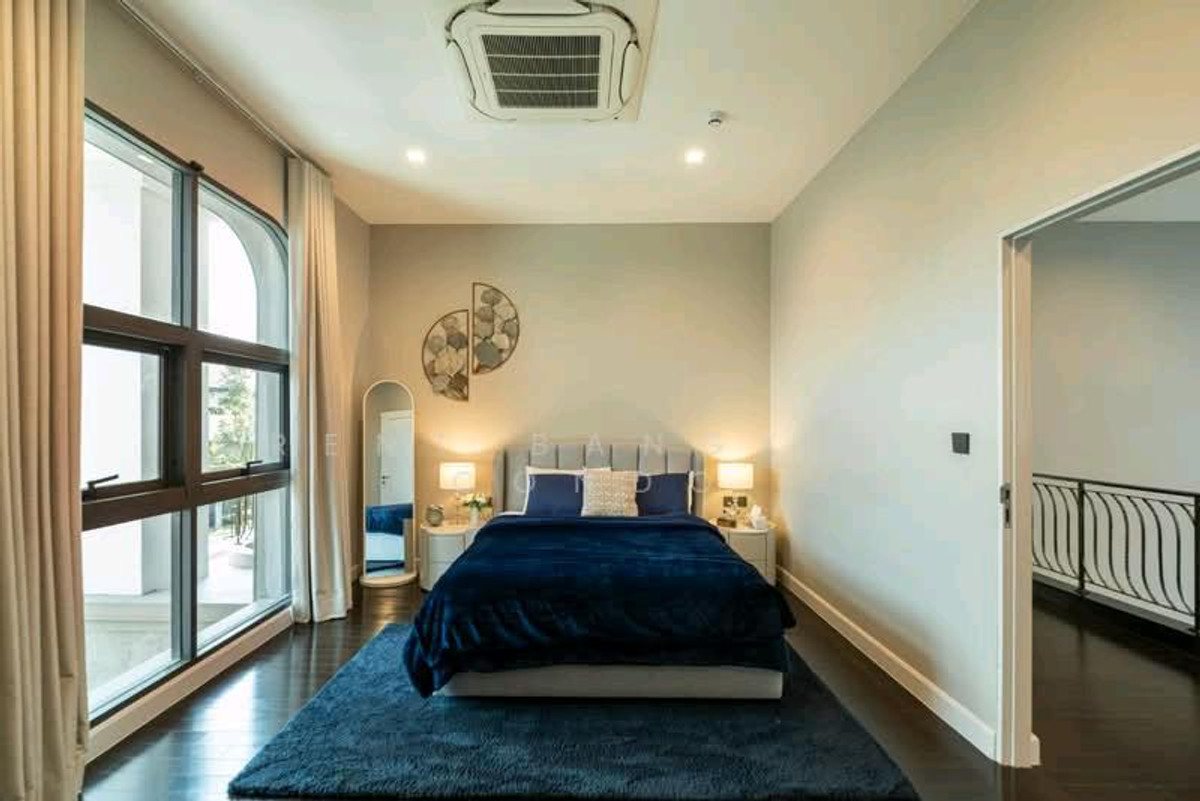 ให้เช่าบ้านบางนา แบริ่ง ลาซาล : Grand Bangkok Boulevard Sukhumvit - Srinakarin with pool, 5 mins from Bangkok Pattana Int'l School