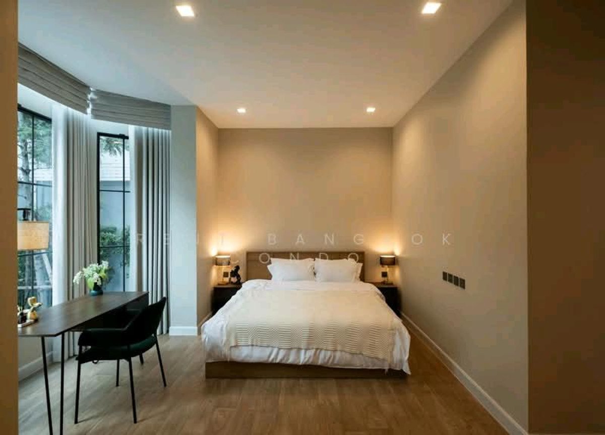 ให้เช่าบ้านบางนา แบริ่ง ลาซาล : Grand Bangkok Boulevard Sukhumvit - Srinakarin with pool, 5 mins from Bangkok Pattana Int'l School