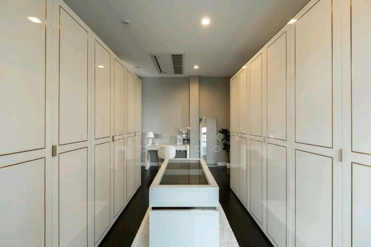 ให้เช่าบ้านบางนา แบริ่ง ลาซาล : Grand Bangkok Boulevard Sukhumvit - Srinakarin with pool, 5 mins from Bangkok Pattana Int'l School