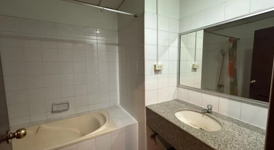 For SaleCondoWitthayu, Chidlom, Langsuan, Ploenchit : Wittayu Complex 80 sq.m. Eng 中 日 Please add LINE ID @806qphgn o8415o5483