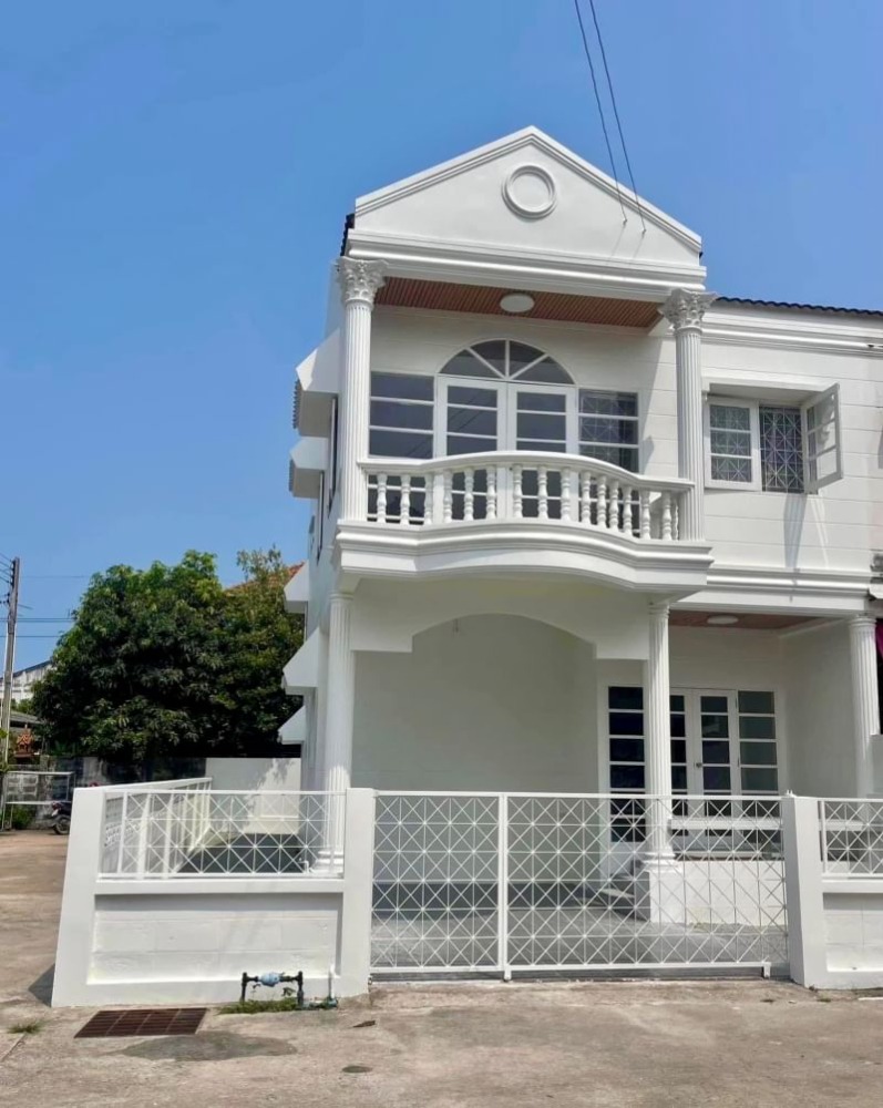 For RentTownhomePattaya, Bangsaen, Chonburi : House for rent in Sriracha, Bang Phra, vacant house for rent, corner location, near Sukhumvit