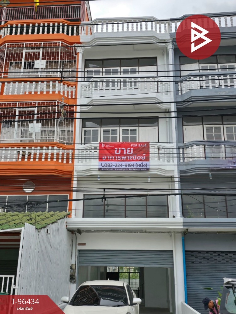 For SaleShop HouseMahachai Samut Sakhon : Commercial building for sale, 3 and a half floors, area 33.3 square wah, Krathum Baen, Samut Sakhon