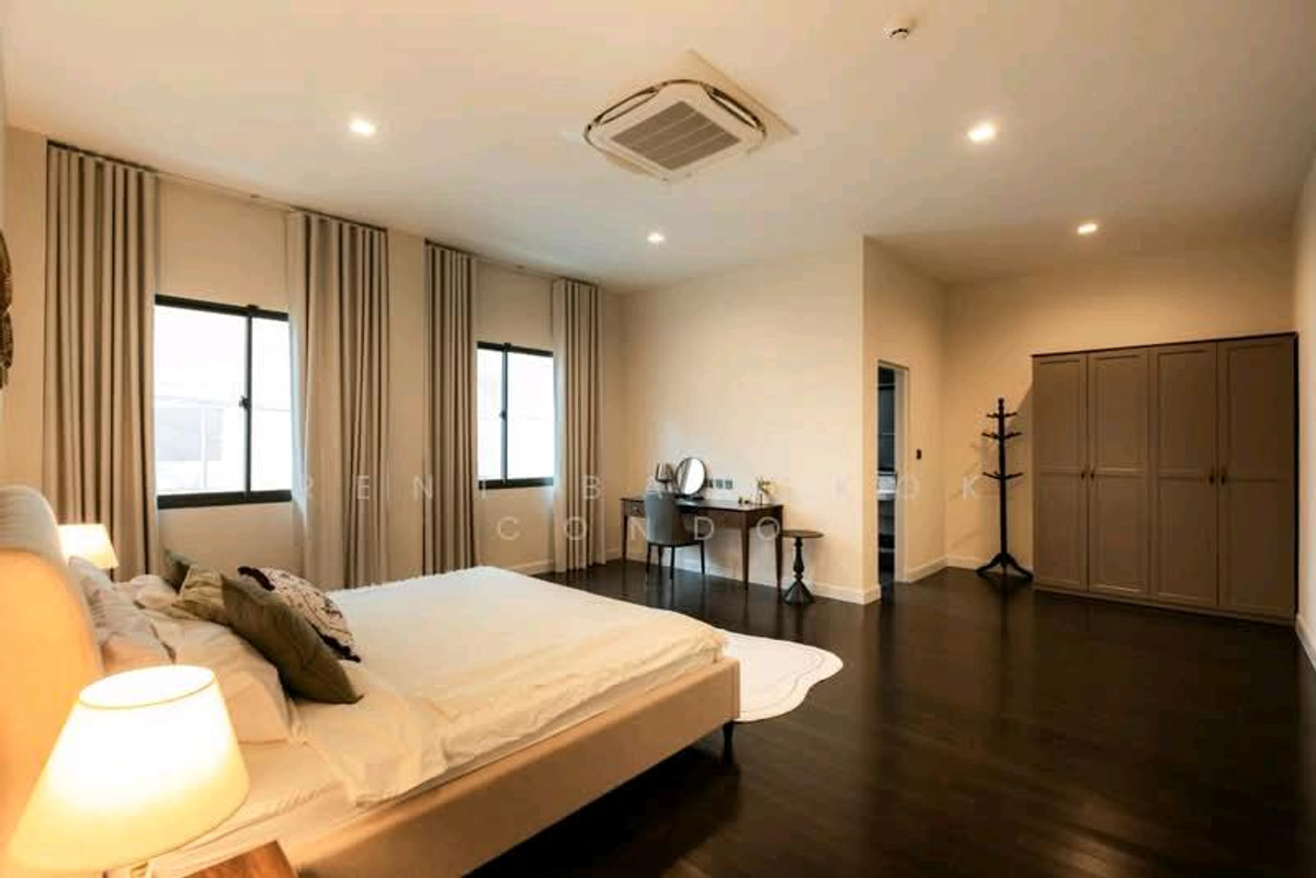 ให้เช่าบ้านบางนา แบริ่ง ลาซาล : Grand Bangkok Boulevard Sukhumvit - Srinakarin with pool, 5 mins from Bangkok Pattana Int'l School