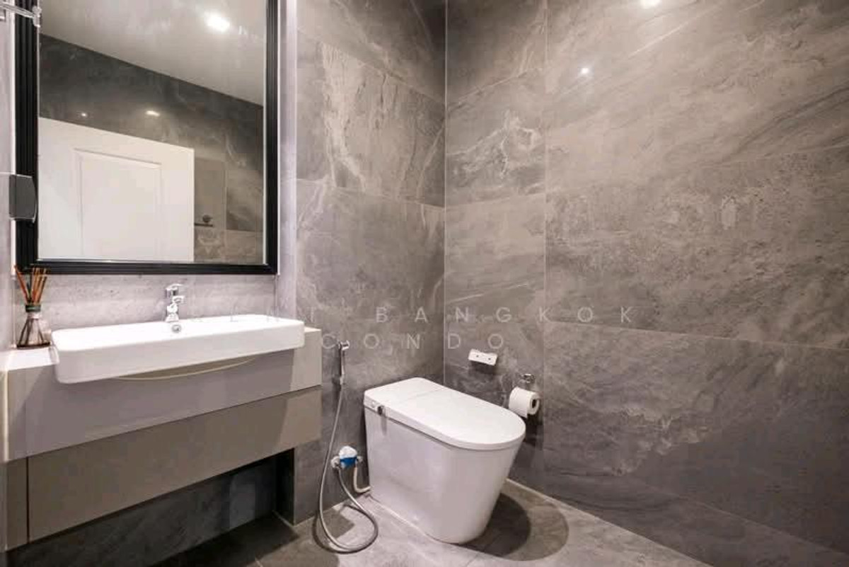 ให้เช่าบ้านบางนา แบริ่ง ลาซาล : Grand Bangkok Boulevard Sukhumvit - Srinakarin with pool, 5 mins from Bangkok Pattana Int'l School