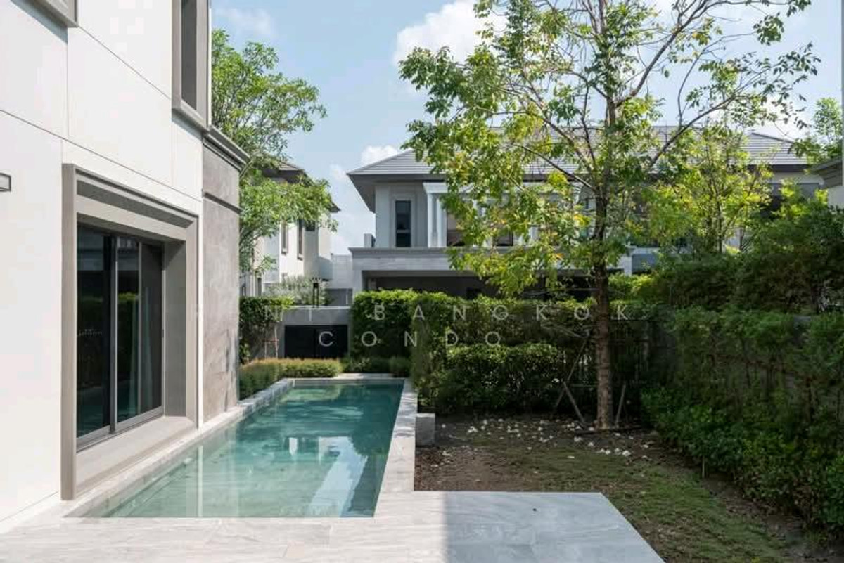 ให้เช่าบ้านบางนา แบริ่ง ลาซาล : Grand Bangkok Boulevard Sukhumvit - Srinakarin with pool, 5 mins from Bangkok Pattana Int'l School