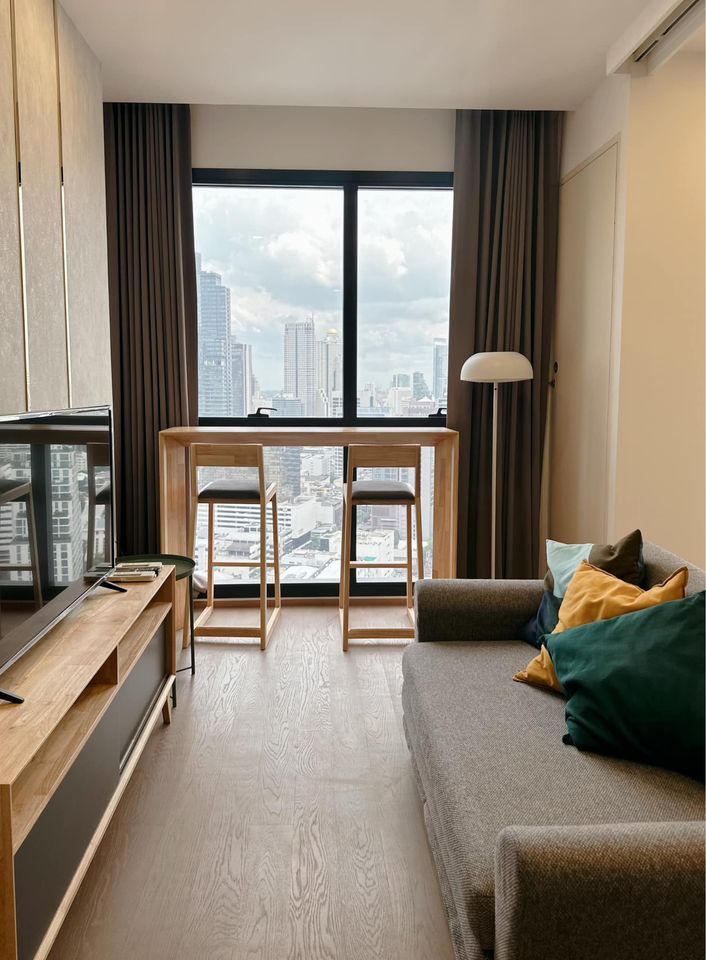 ให้เช่าคอนโดสยาม จุฬา สามย่าน : Ashton Chula Silom【𝐑𝐄𝐍𝐓】🔥คอนโด Luxury ห้องบิ้วจัดเต็ม โทนไม้อบอุ่น🔥 ติดต่อไลน์ไอดี: @hacondo