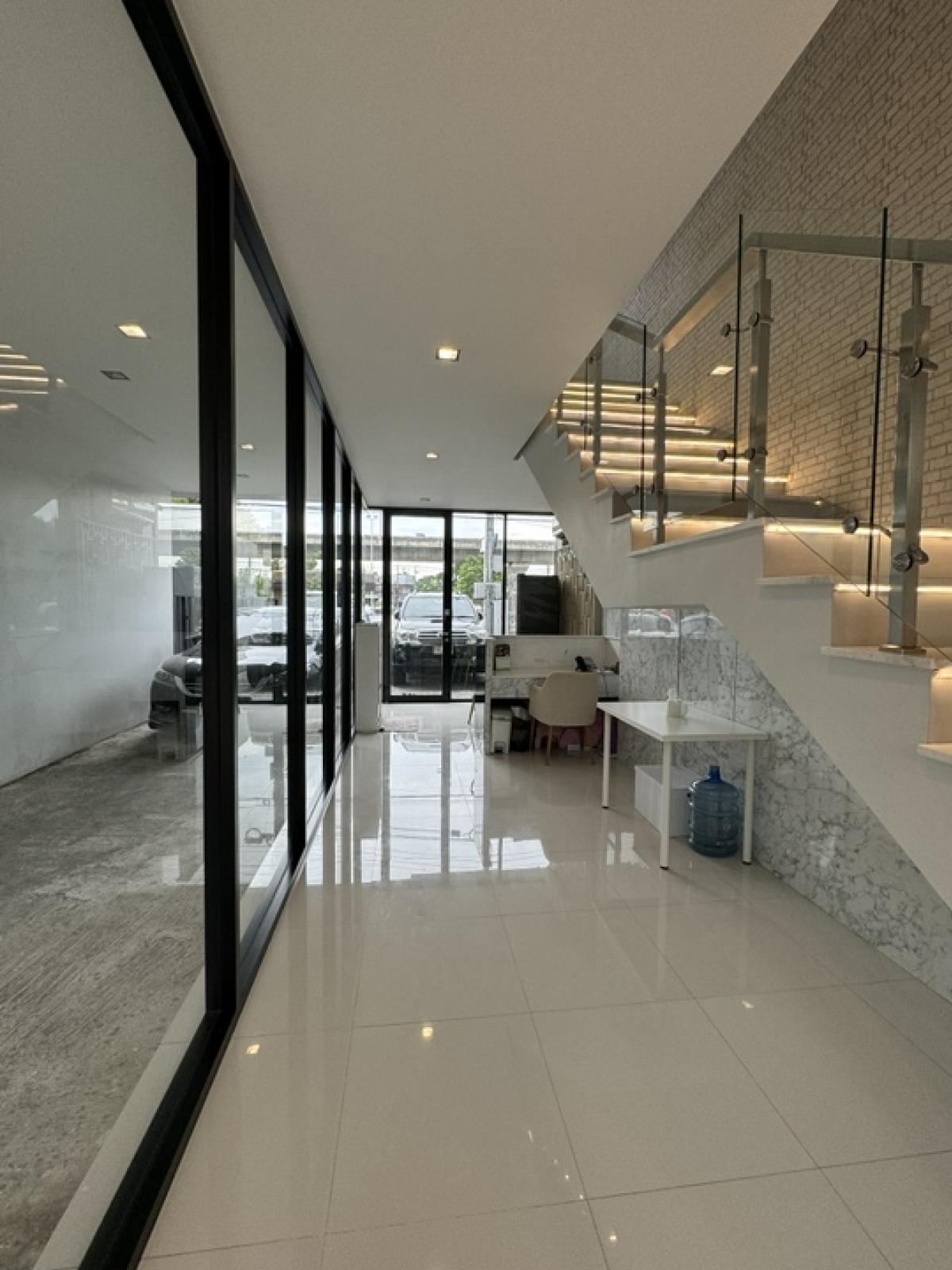 ขายโฮมออฟฟิศพระราม 9 เพชรบุรีตัดใหม่ RCA : อาคารสำนักงาน Altitude Prove - Rama 9 Home Office (อัลติจูด พรูพ - พระราม 9) ขนาดที่ดิน 46 ตารางวา 3 ชั้นครึ่ง  พื้นที่ใช้สอย 427 ตารางเมตร