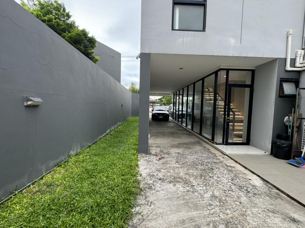 ขายโฮมออฟฟิศพระราม 9 เพชรบุรีตัดใหม่ RCA : อาคารสำนักงาน Altitude Prove - Rama 9 Home Office (อัลติจูด พรูพ - พระราม 9) ขนาดที่ดิน 46 ตารางวา 3 ชั้นครึ่ง  พื้นที่ใช้สอย 427 ตารางเมตร