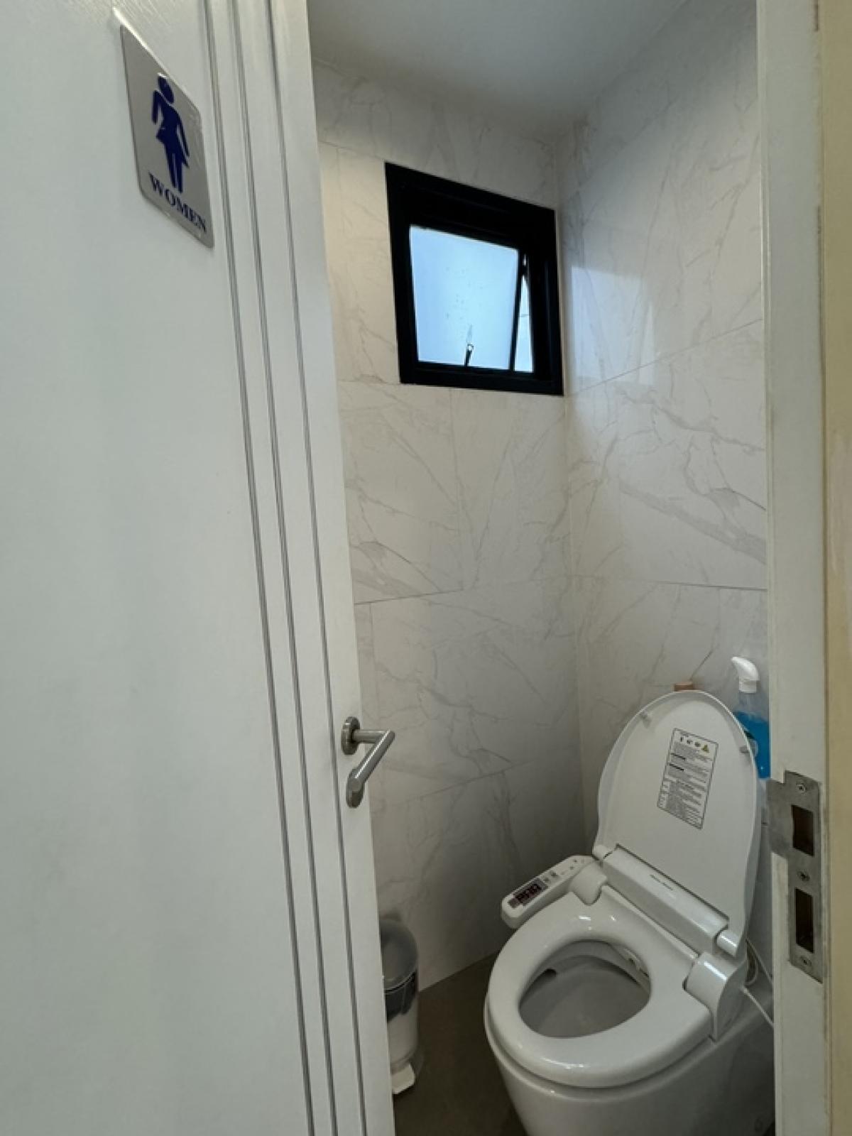 ขายโฮมออฟฟิศพระราม 9 เพชรบุรีตัดใหม่ RCA : อาคารสำนักงาน Altitude Prove - Rama 9 Home Office (อัลติจูด พรูพ - พระราม 9) ขนาดที่ดิน 46 ตารางวา 3 ชั้นครึ่ง  พื้นที่ใช้สอย 427 ตารางเมตร