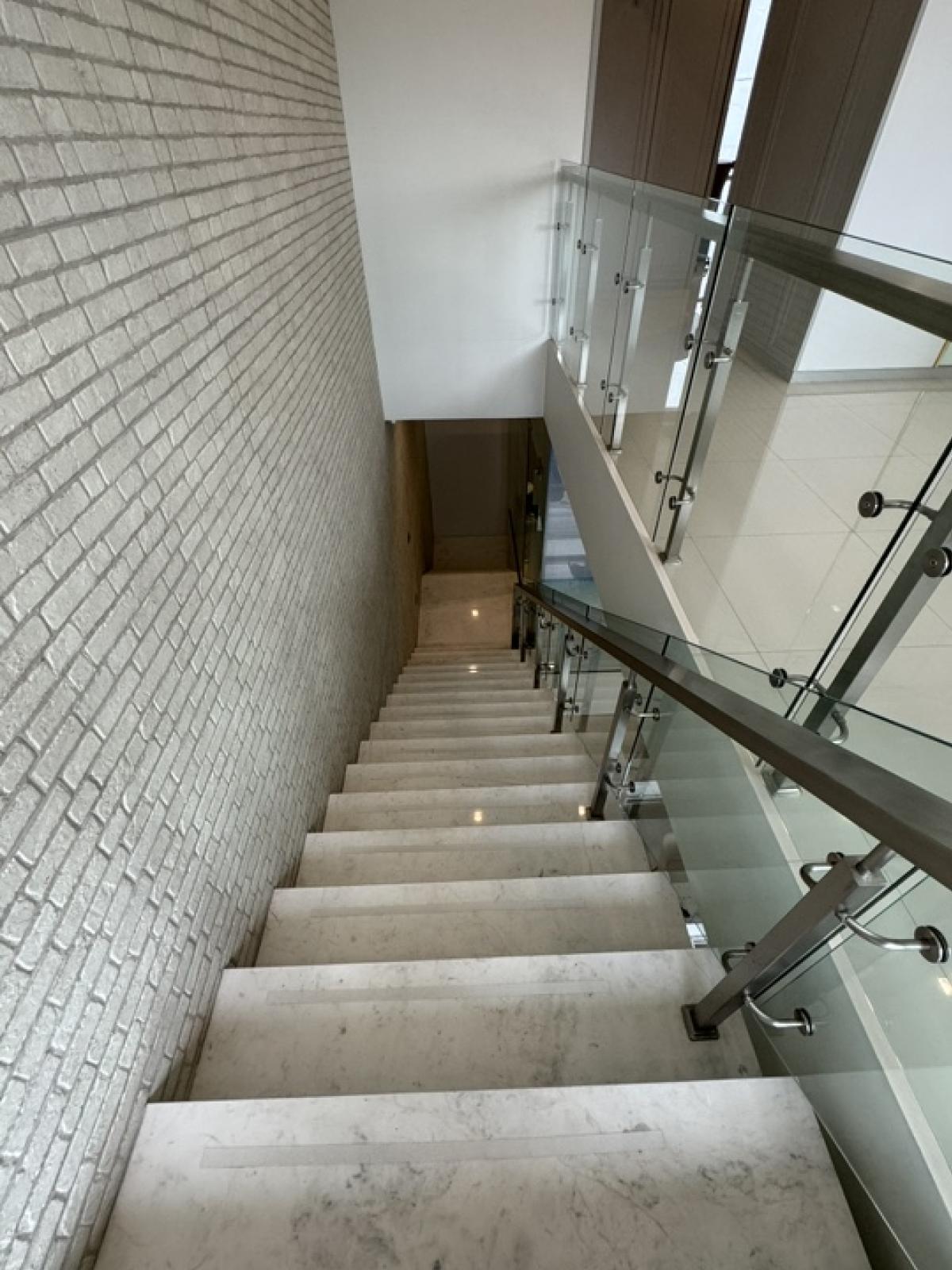 ขายโฮมออฟฟิศพระราม 9 เพชรบุรีตัดใหม่ RCA : อาคารสำนักงาน Altitude Prove - Rama 9 Home Office (อัลติจูด พรูพ - พระราม 9) ขนาดที่ดิน 46 ตารางวา 3 ชั้นครึ่ง  พื้นที่ใช้สอย 427 ตารางเมตร