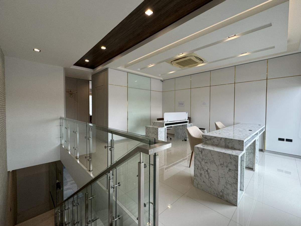 ขายโฮมออฟฟิศพระราม 9 เพชรบุรีตัดใหม่ RCA : อาคารสำนักงาน Altitude Prove - Rama 9 Home Office (อัลติจูด พรูพ - พระราม 9) ขนาดที่ดิน 46 ตารางวา 3 ชั้นครึ่ง  พื้นที่ใช้สอย 427 ตารางเมตร