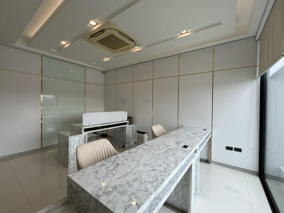 ขายโฮมออฟฟิศพระราม 9 เพชรบุรีตัดใหม่ RCA : อาคารสำนักงาน Altitude Prove - Rama 9 Home Office (อัลติจูด พรูพ - พระราม 9) ขนาดที่ดิน 46 ตารางวา 3 ชั้นครึ่ง  พื้นที่ใช้สอย 427 ตารางเมตร