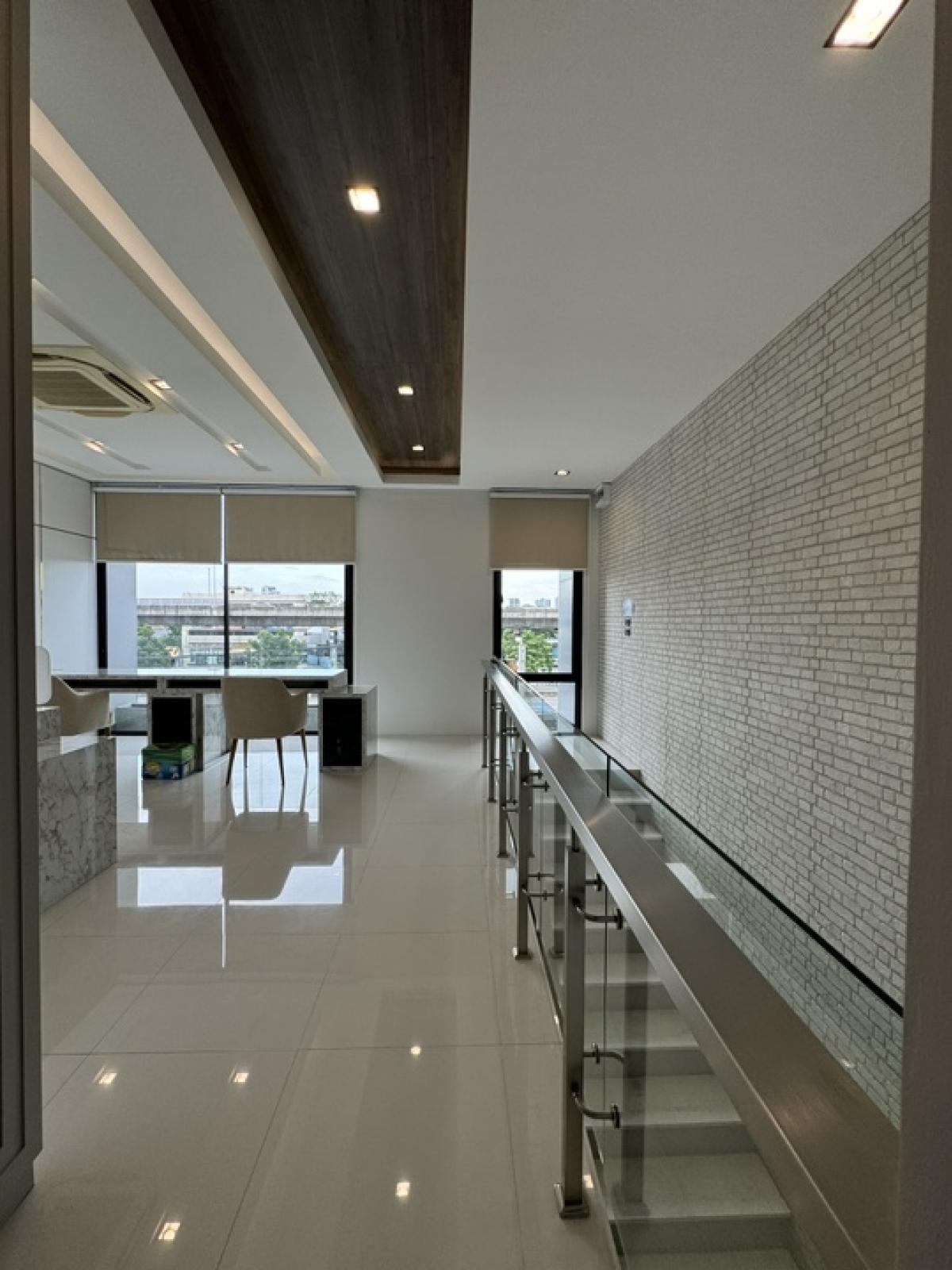 ขายโฮมออฟฟิศพระราม 9 เพชรบุรีตัดใหม่ RCA : อาคารสำนักงาน Altitude Prove - Rama 9 Home Office (อัลติจูด พรูพ - พระราม 9) ขนาดที่ดิน 46 ตารางวา 3 ชั้นครึ่ง  พื้นที่ใช้สอย 427 ตารางเมตร