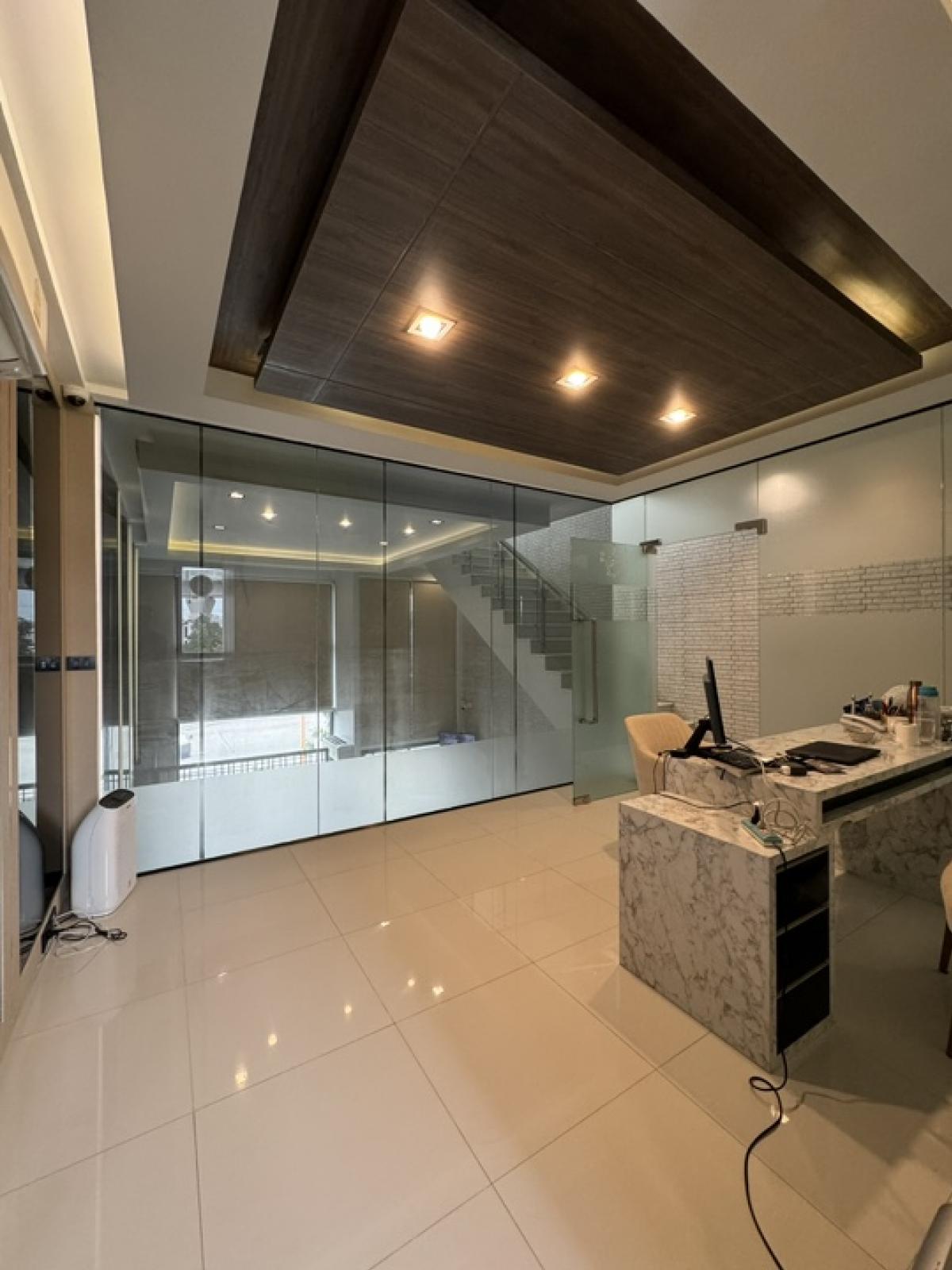 ขายโฮมออฟฟิศพระราม 9 เพชรบุรีตัดใหม่ RCA : อาคารสำนักงาน Altitude Prove - Rama 9 Home Office (อัลติจูด พรูพ - พระราม 9) ขนาดที่ดิน 46 ตารางวา 3 ชั้นครึ่ง  พื้นที่ใช้สอย 427 ตารางเมตร