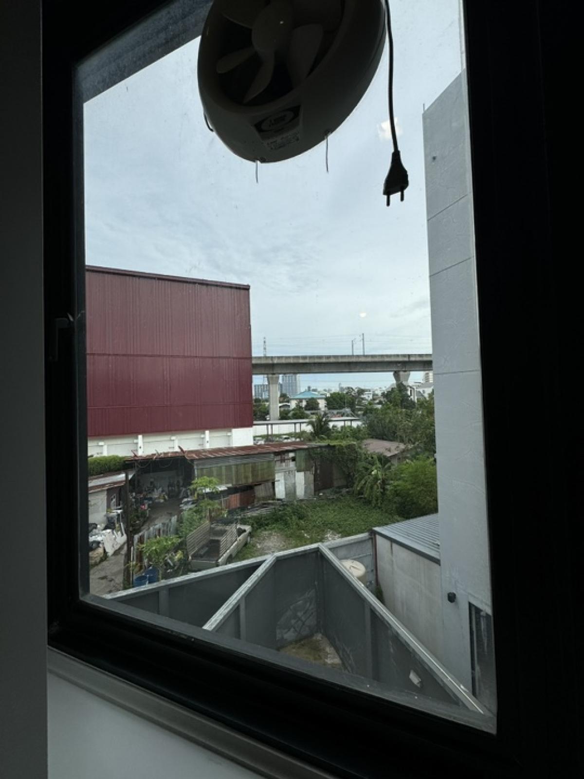 ขายโฮมออฟฟิศพระราม 9 เพชรบุรีตัดใหม่ RCA : อาคารสำนักงาน Altitude Prove - Rama 9 Home Office (อัลติจูด พรูพ - พระราม 9) ขนาดที่ดิน 46 ตารางวา 3 ชั้นครึ่ง  พื้นที่ใช้สอย 427 ตารางเมตร