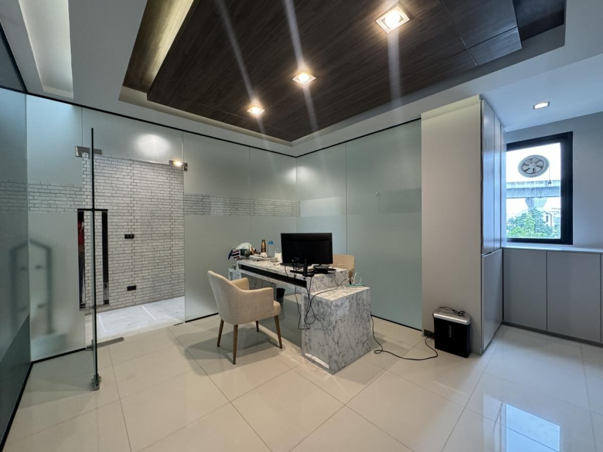 ขายโฮมออฟฟิศพระราม 9 เพชรบุรีตัดใหม่ RCA : อาคารสำนักงาน Altitude Prove - Rama 9 Home Office (อัลติจูด พรูพ - พระราม 9) ขนาดที่ดิน 46 ตารางวา 3 ชั้นครึ่ง  พื้นที่ใช้สอย 427 ตารางเมตร