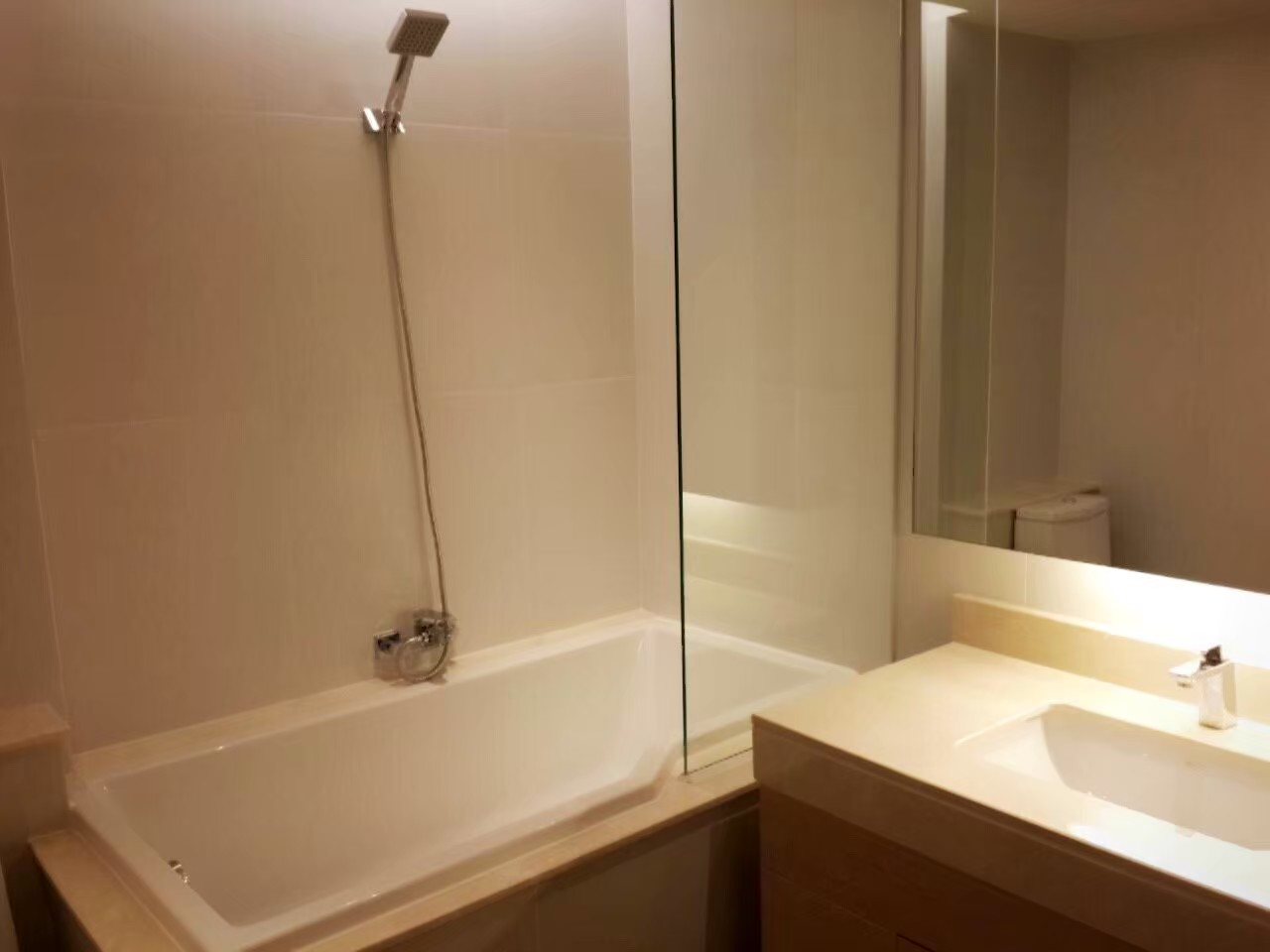 ให้เช่าคอนโดสุขุมวิท อโศก ทองหล่อ : Tidy Deluxe Sukhumvit 34, 1 bed, 17000 per month