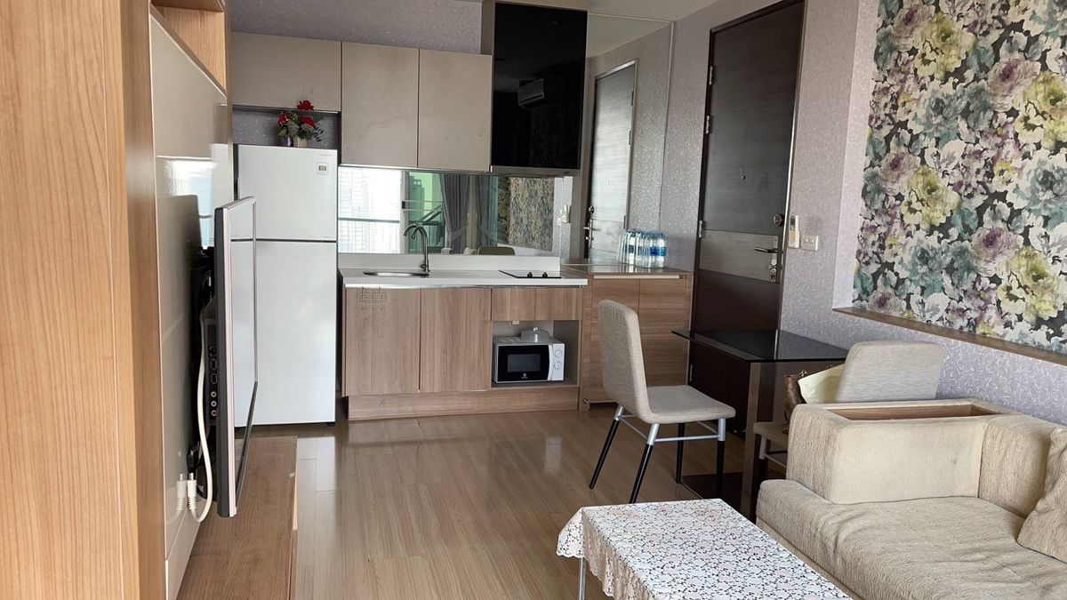 ให้เช่าคอนโดสาทร นราธิวาส : ให้เช่า คอนโด ริธึ่ม สาทร RHYTHM Sathorn ใกล้ BTS สะพานตากสิน